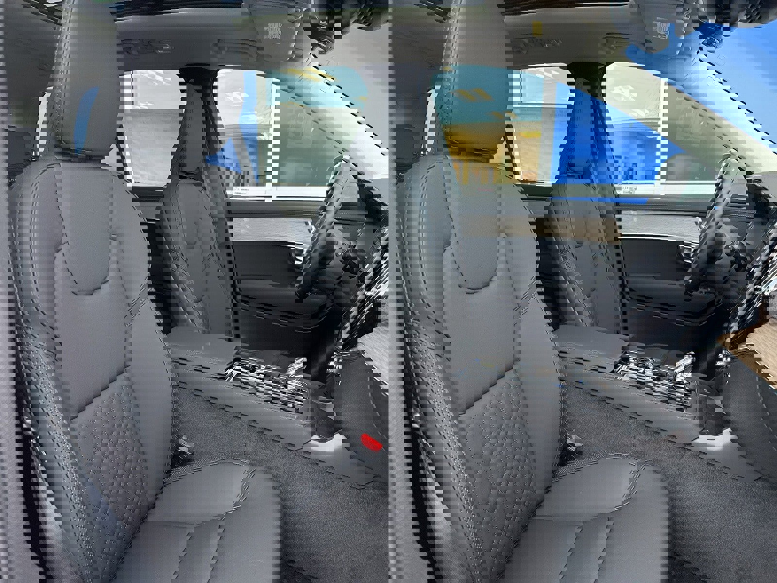 New 2026 Volvo XC90 B5 Core w/ Protection Package image 15