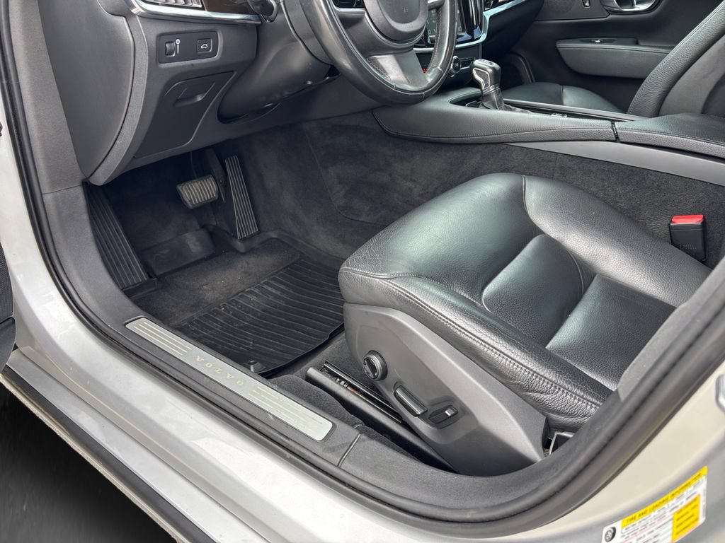Used 2018 Volvo S90 T5 Momentum w/ Convenience Package FWD image 37
