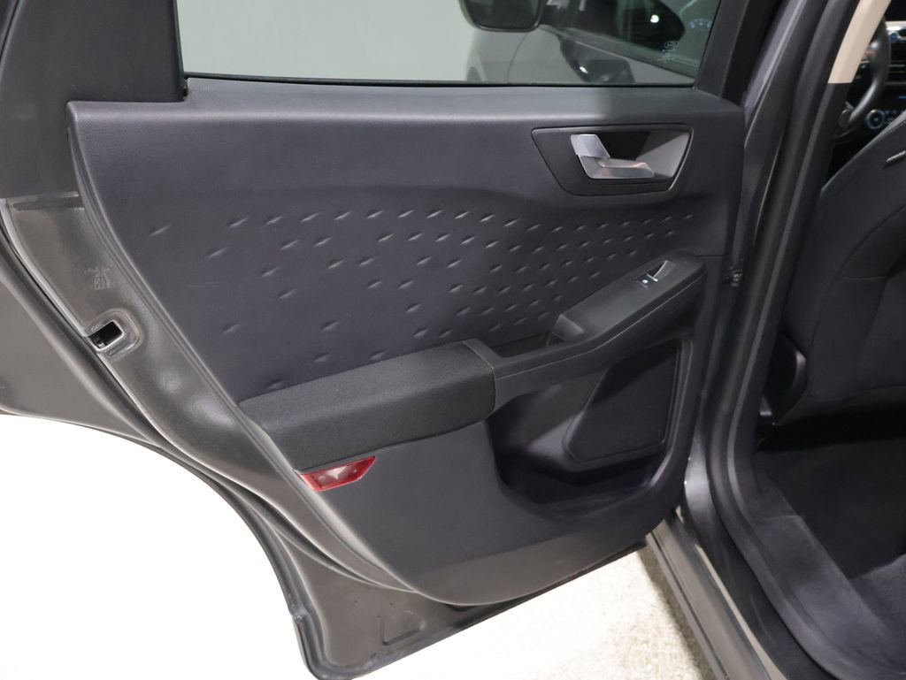 Used 2020 Ford Escape SE image 19