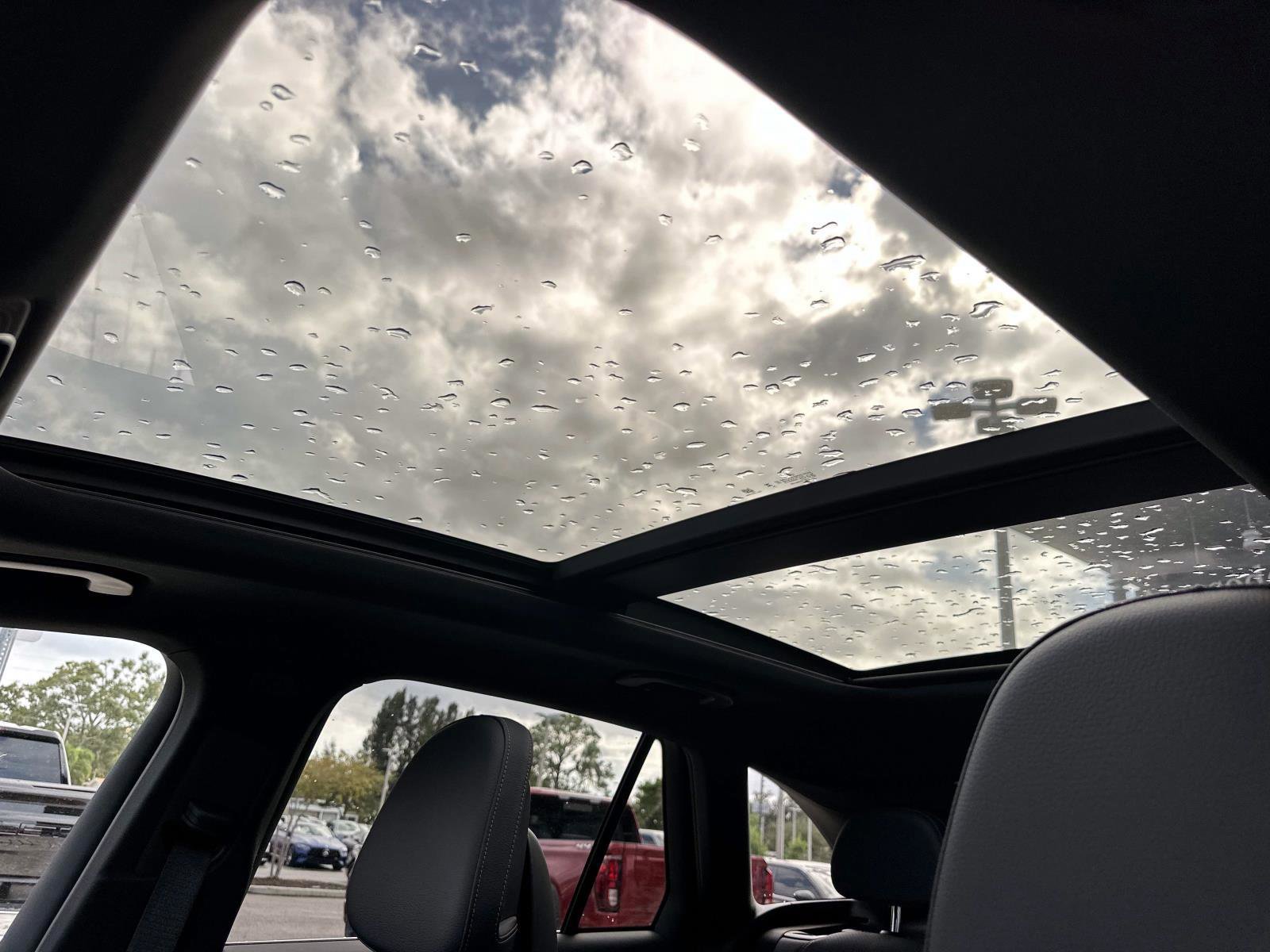 Used 2025 Mercedes-Benz GLC 300 image 23