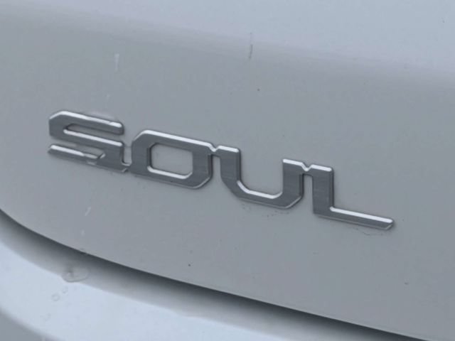 Used 2025 Kia Soul LX FWD image 10