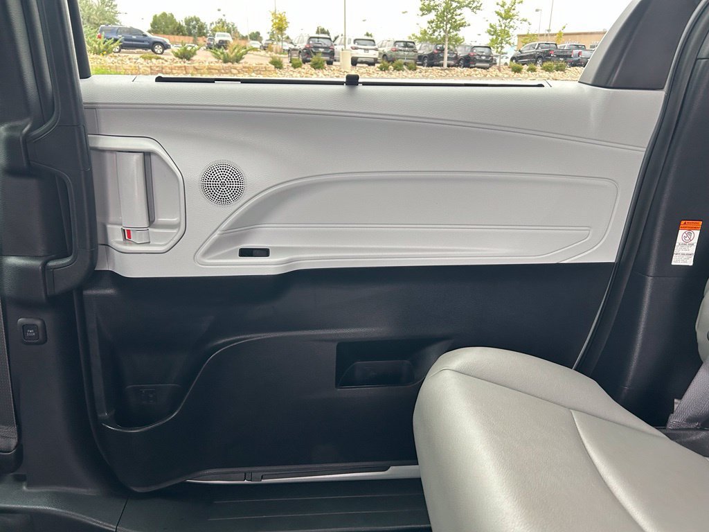 Used 2025 Toyota Sienna XLE w/ XLE Plus Package AWD/4WD image 25