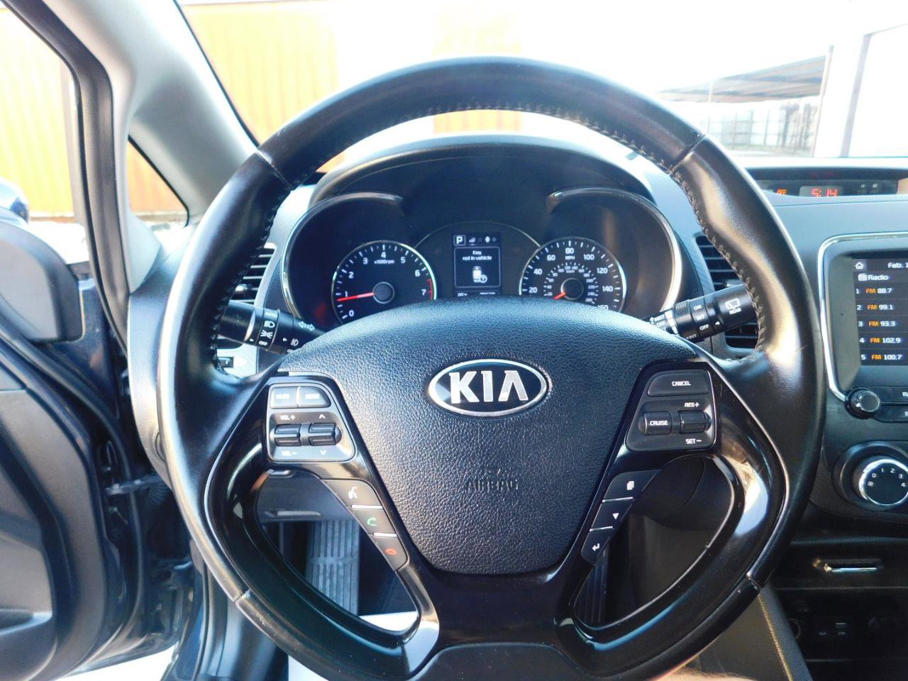 Used 2017 Kia Forte EX image 9