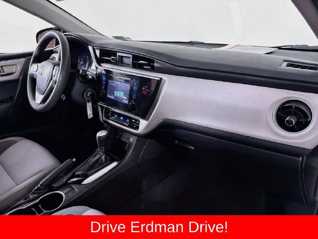Used 2018 Toyota Corolla LE FWD image 26