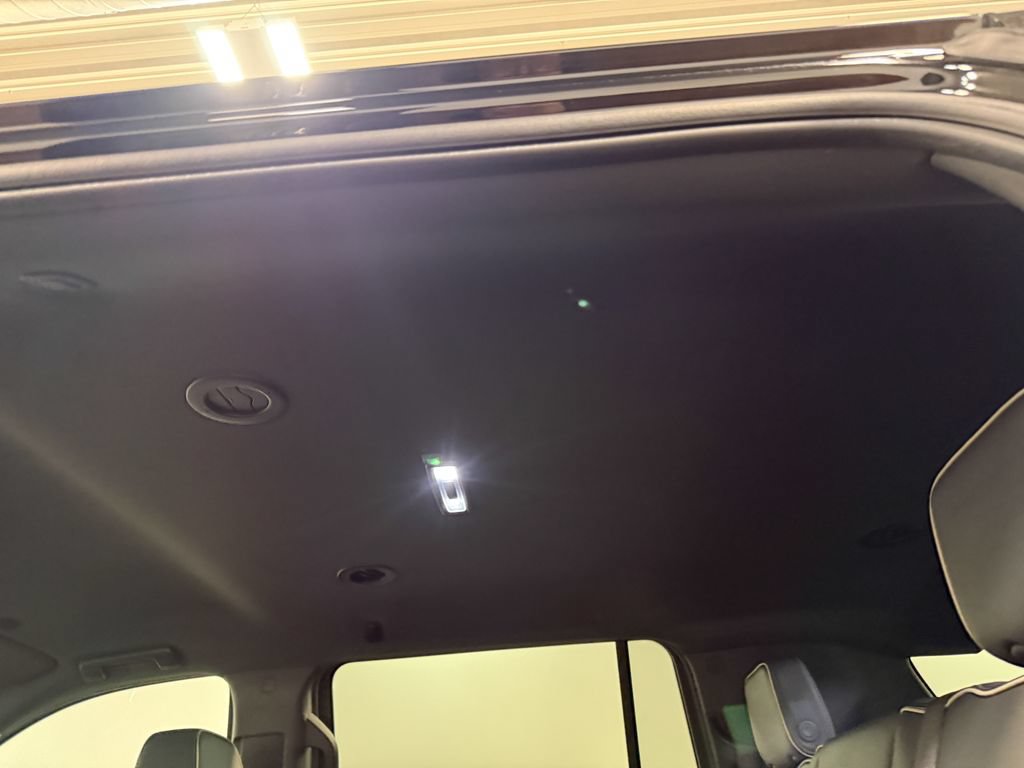 Used 2024 Chevrolet Suburban Premier AWD/4WD image 10