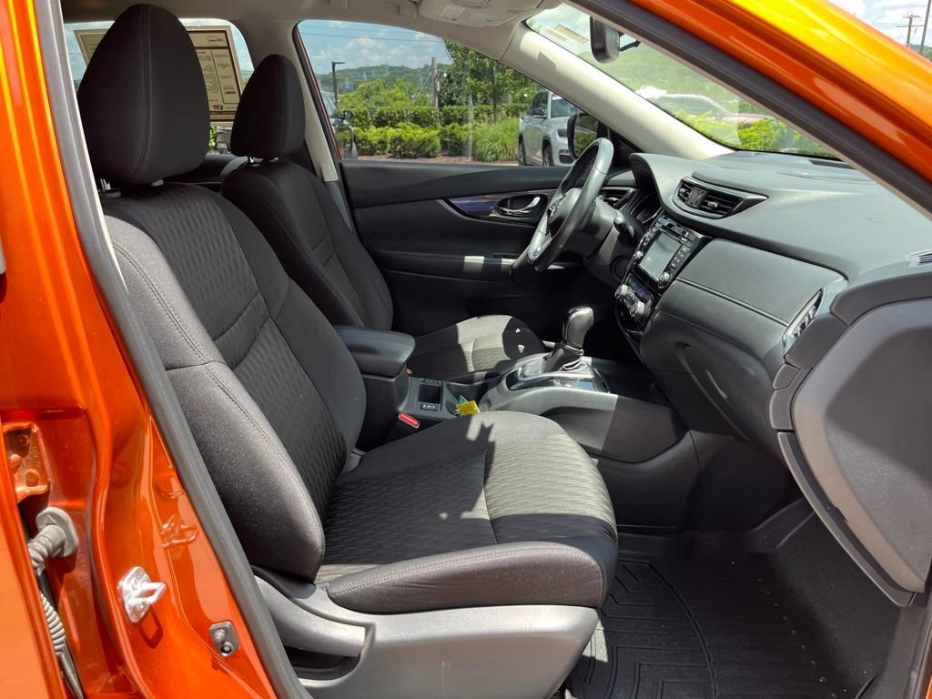 Used 2017 Nissan Rogue SV AWD/4WD image 27