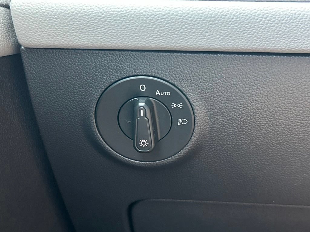 Certified 2023 Volkswagen Taos SEL AWD/4WD image 32