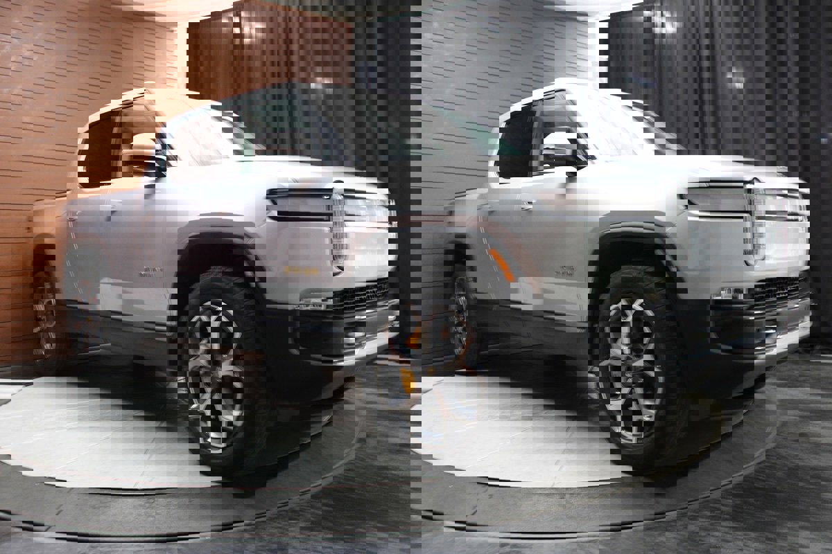 Used 2023 Rivian R1T Adventure image 14