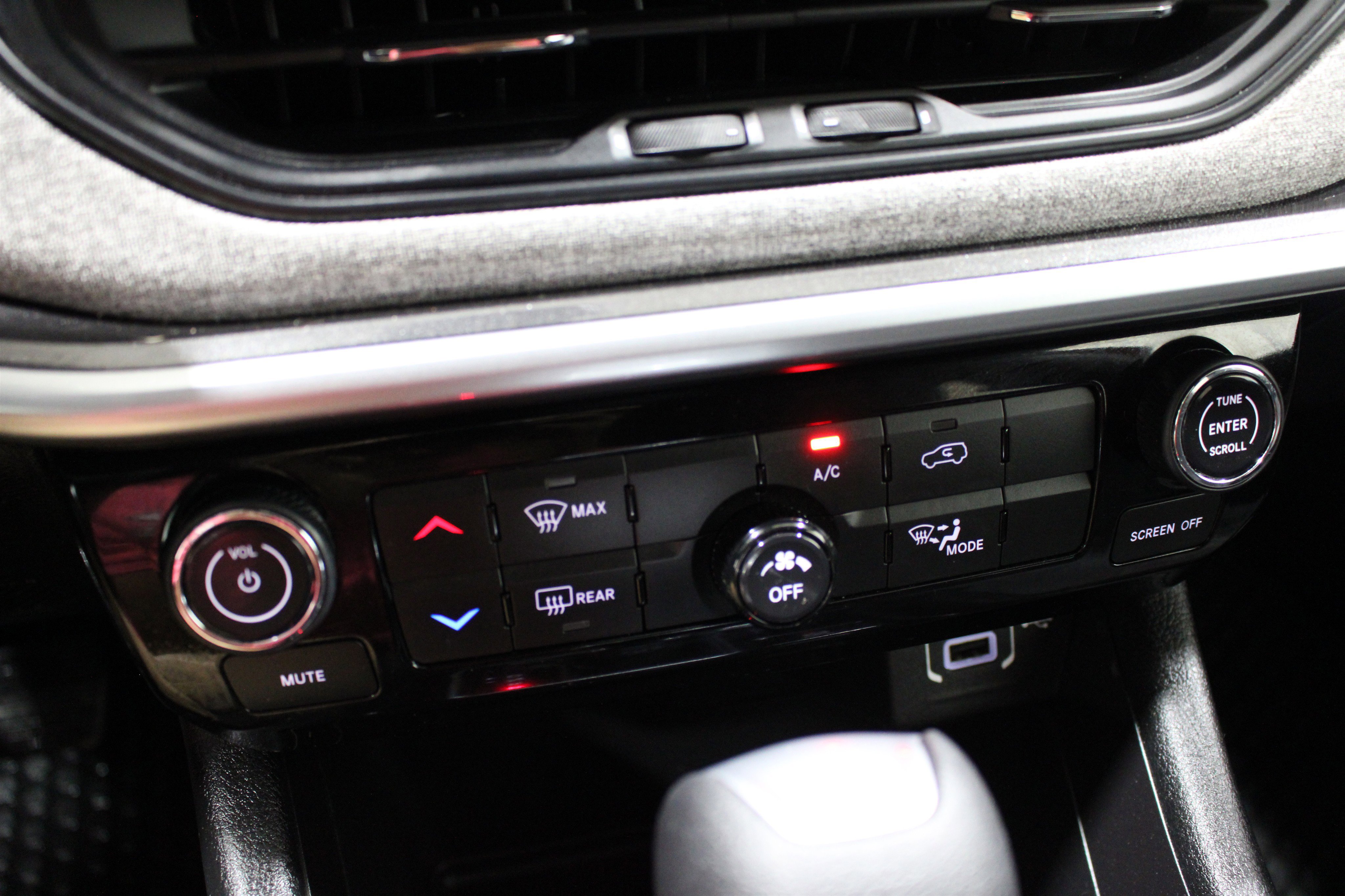 Used 2024 Jeep Compass Sport image 15