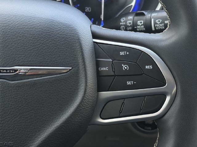 Used 2022 Chrysler Voyager LX FWD image 14
