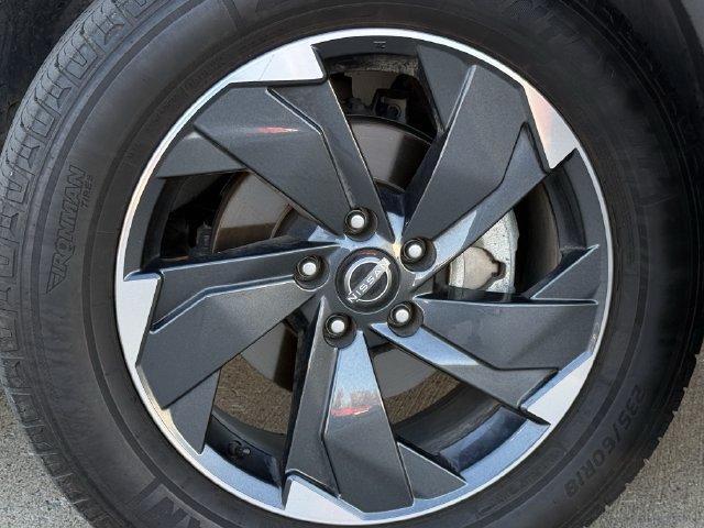 Used 2024 Nissan Rogue SV AWD/4WD image 9