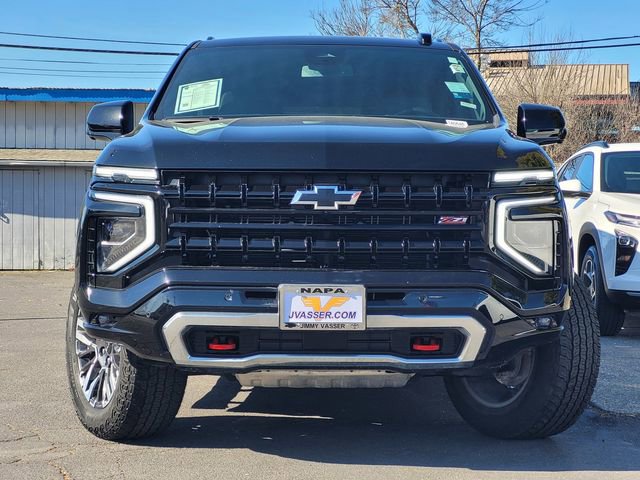 Used 2025 Chevrolet Suburban Z71 image 3