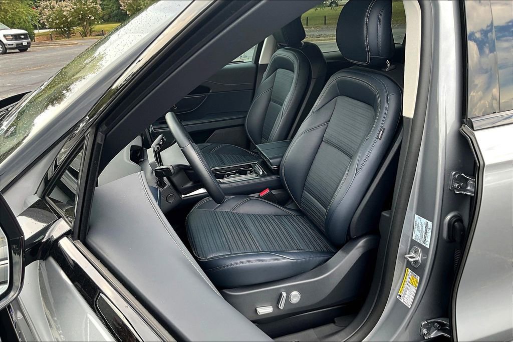 Used 2024 Lincoln Nautilus Reserve image 24