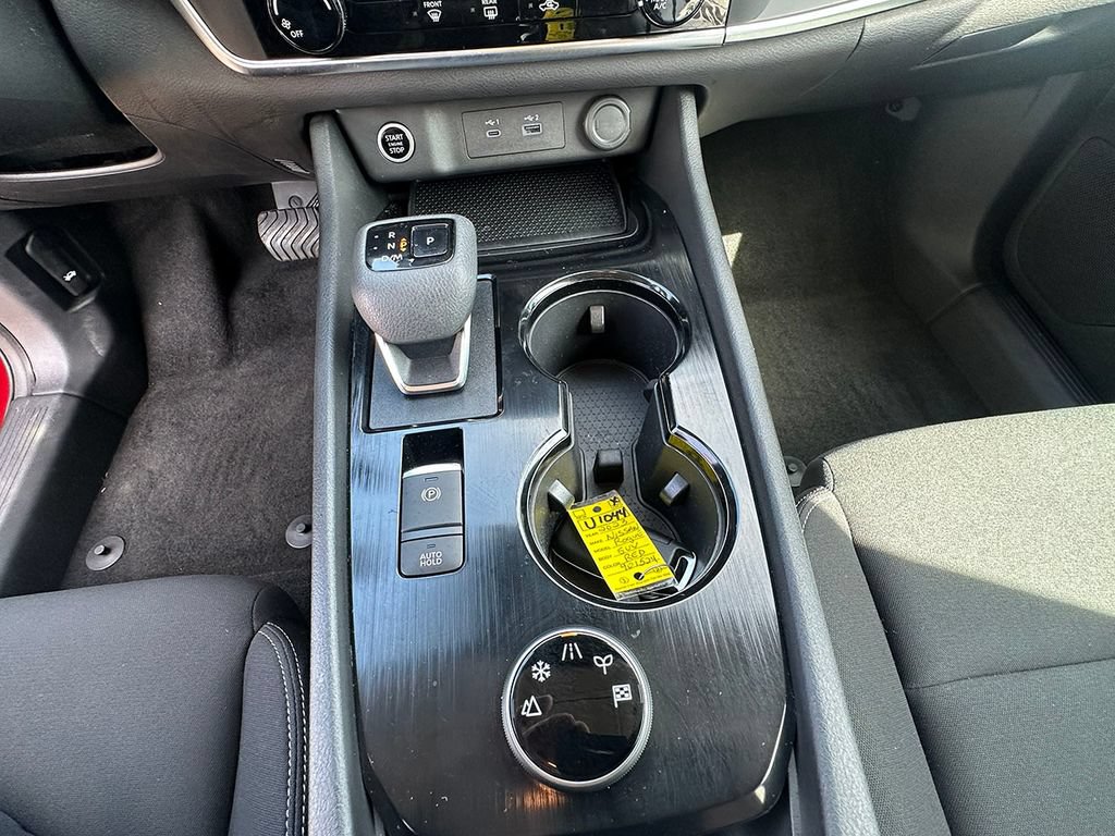 Used 2023 Nissan Rogue S AWD/4WD image 30