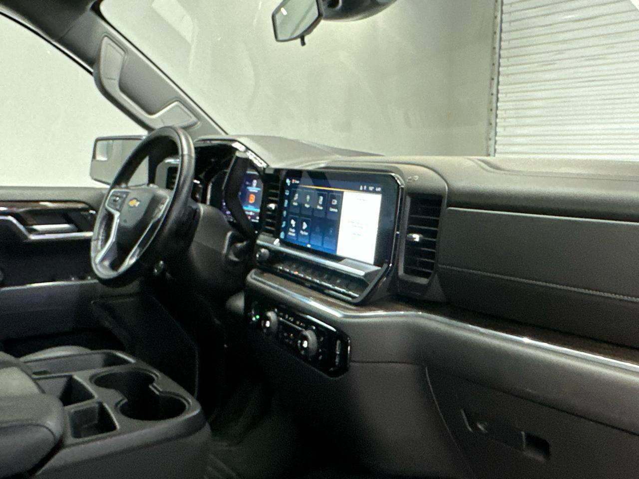 Used 2024 Chevrolet Silverado 1500 LT AWD/4WD image 12