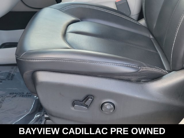 Used 2023 Chrysler Pacifica Touring-L FWD image 17