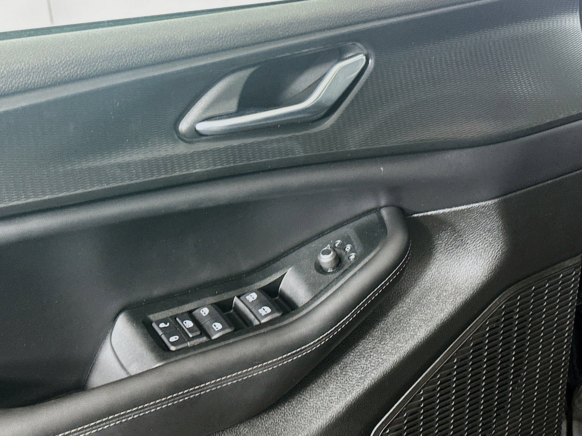 Used 2025 Jeep Grand Cherokee L Laredo image 15