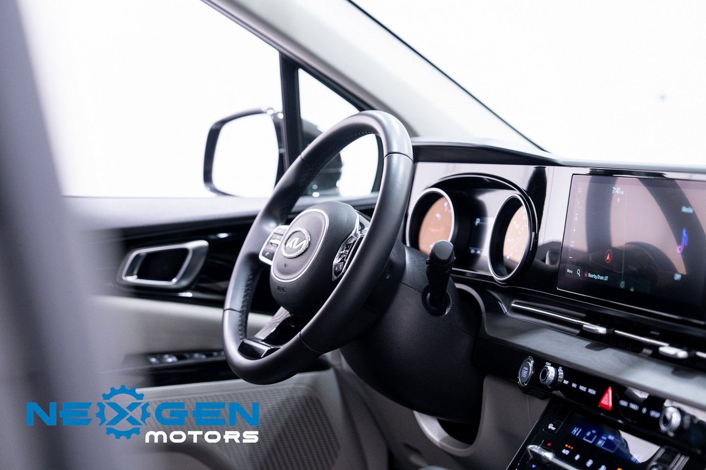 Used 2024 Kia Carnival EX image 47