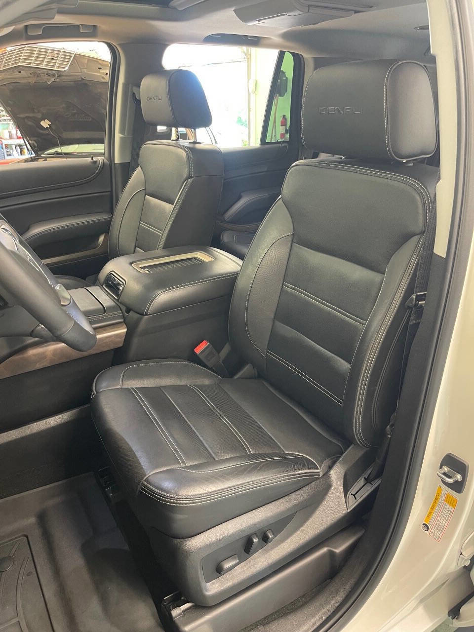 Used 2018 GMC Yukon Denali w/ Denali Ultimate Package AWD/4WD image 23