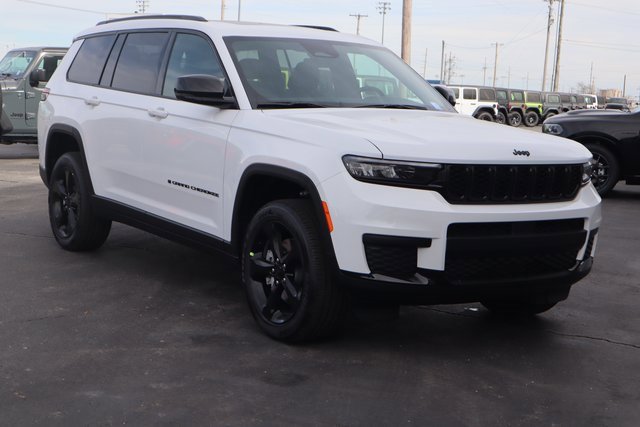 New 2025 Jeep Grand Cherokee L Altitude image 2