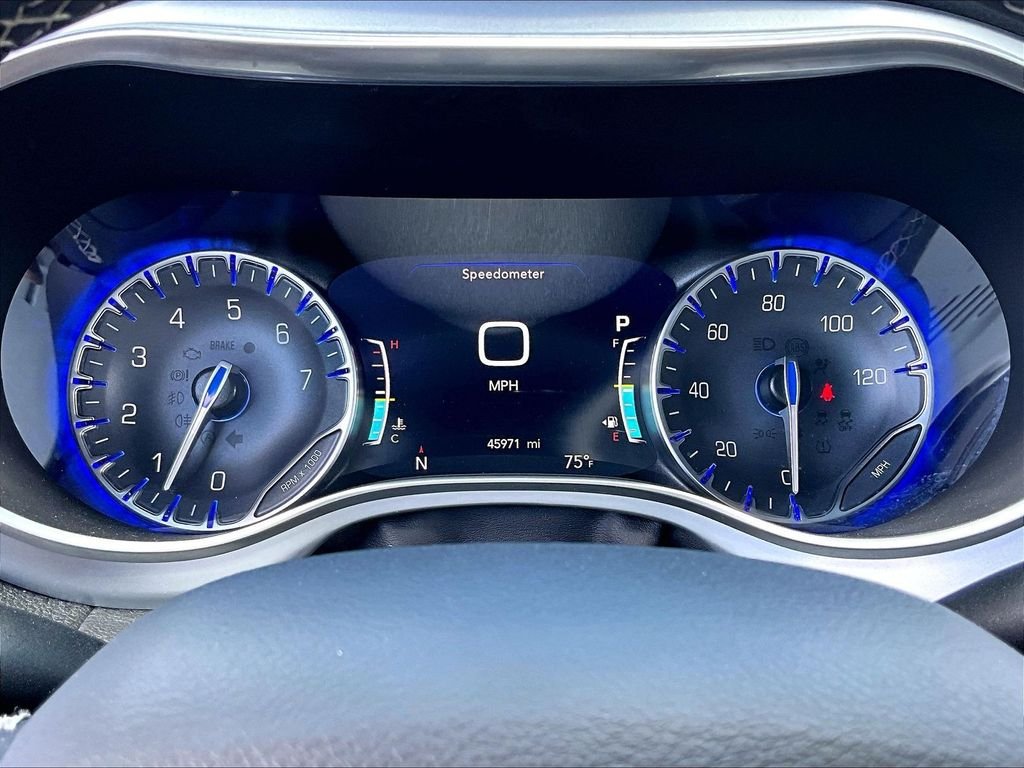 Used 2025 Chrysler Pacifica Limited FWD image 26