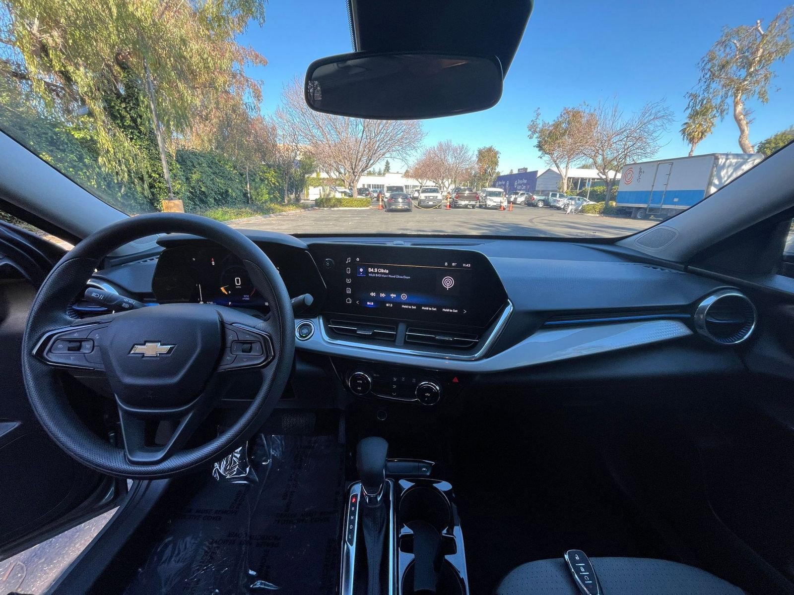 Used 2025 Chevrolet Trax LT image 32