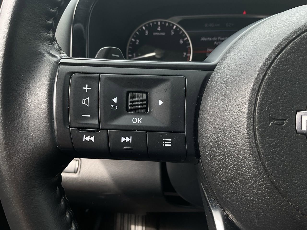 Used 2025 Nissan Pathfinder SV FWD image 33