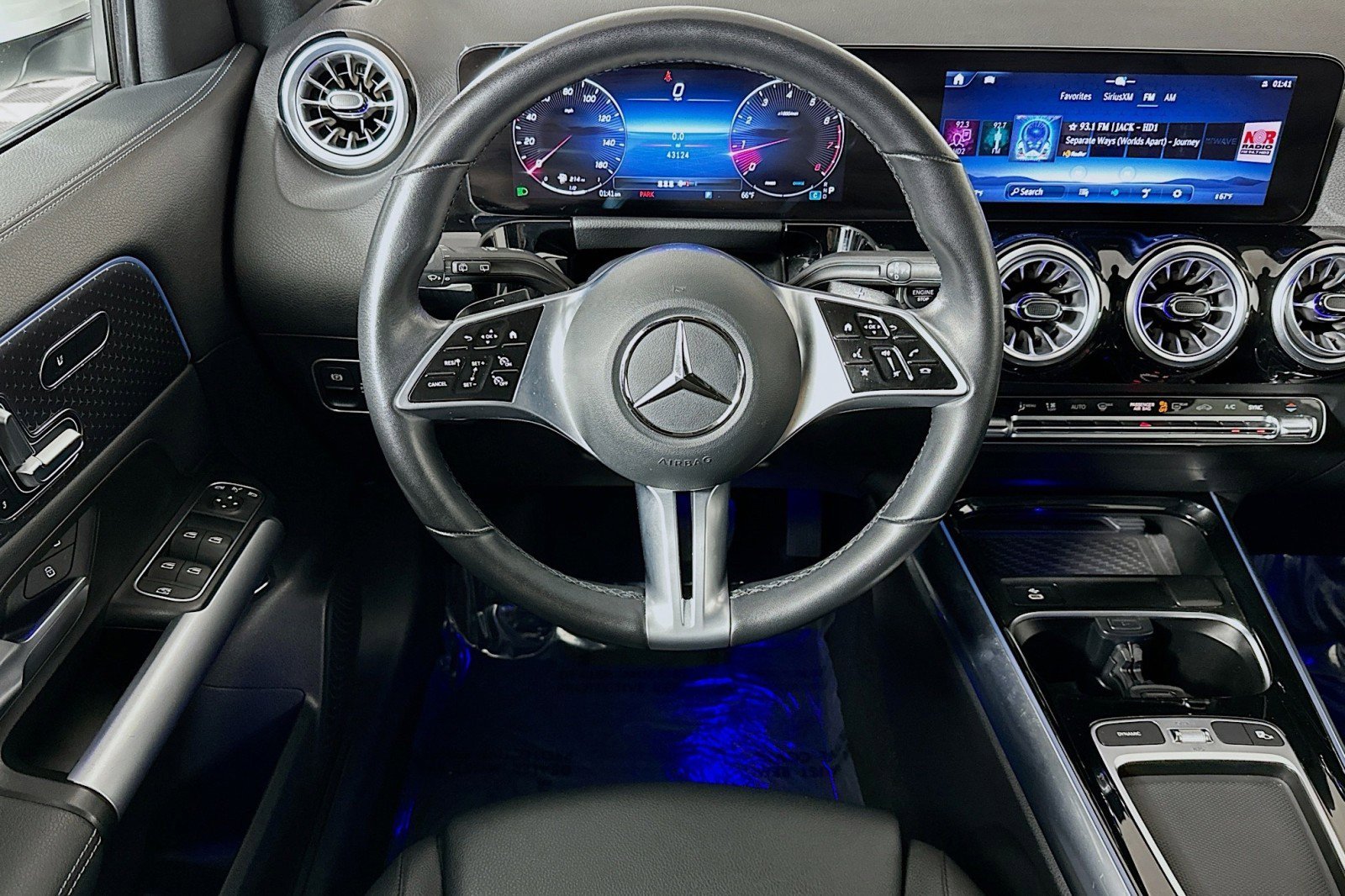 Used 2025 Mercedes-Benz GLA 250 4MATIC image 5