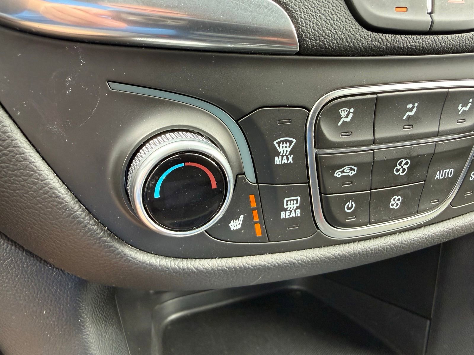 Used 2024 Chevrolet Equinox LT AWD/4WD image 24
