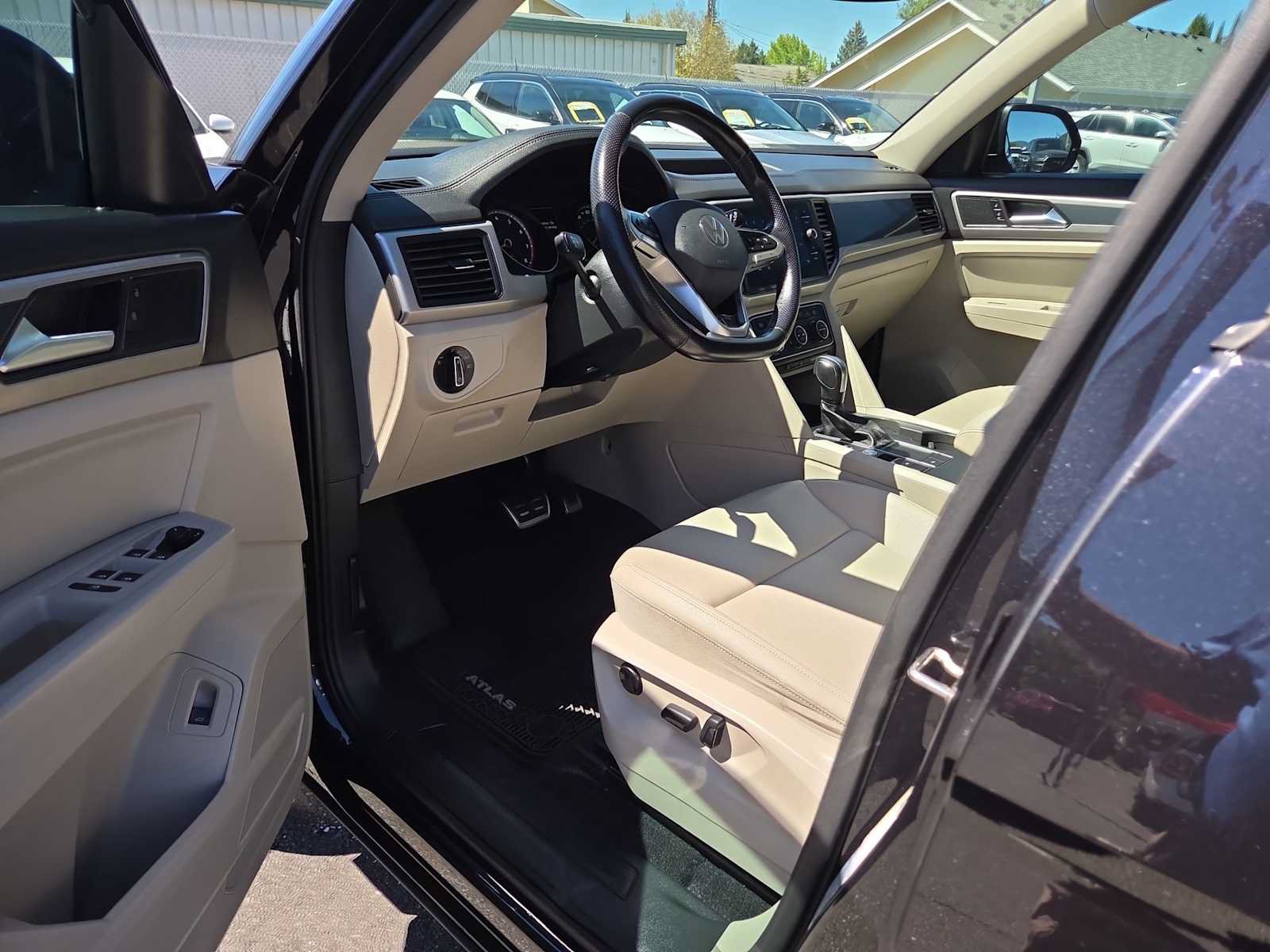 Used 2021 Volkswagen Atlas SE w/ Panoramic Sunroof Package FWD image 10