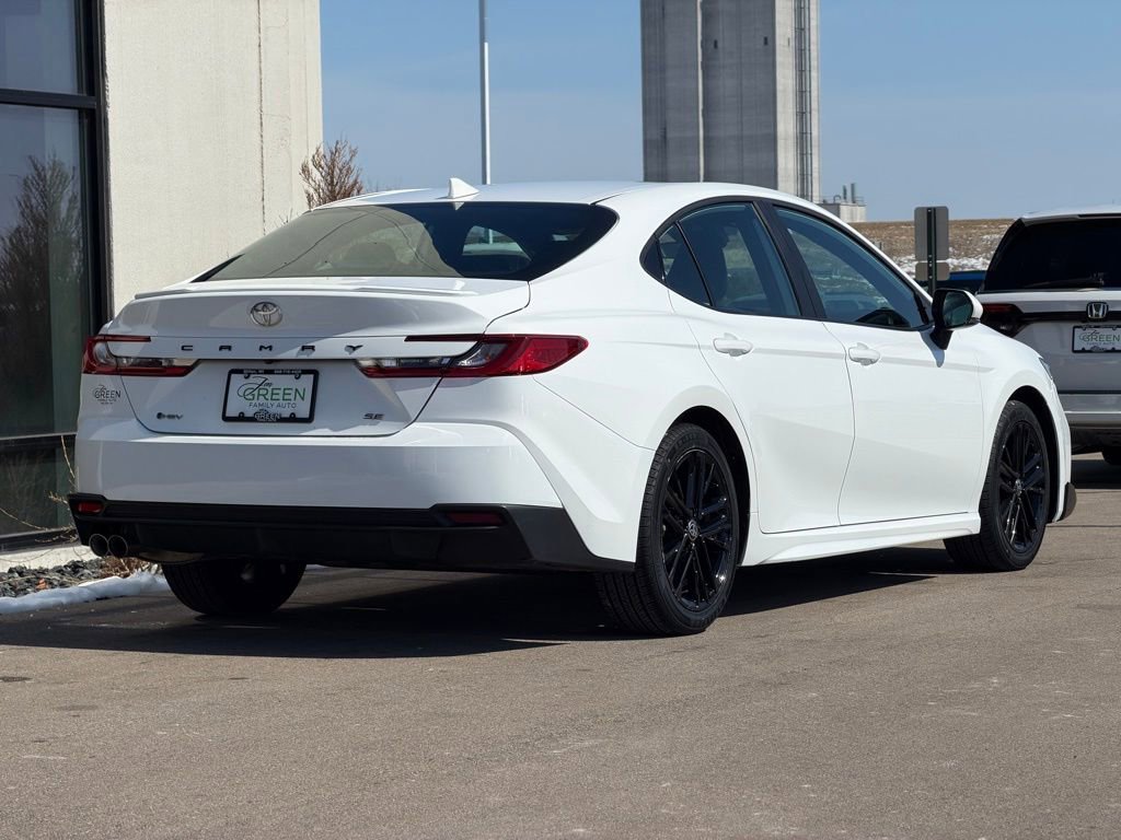 Used 2025 Toyota Camry SE image 5