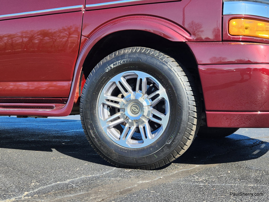Used 2021 Chevrolet Express 3500 LS w/ Chrome Appearance Package image 12