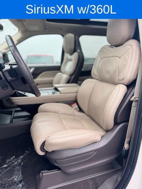 Certified 2024 Lincoln Navigator Reserve AWD/4WD image 17
