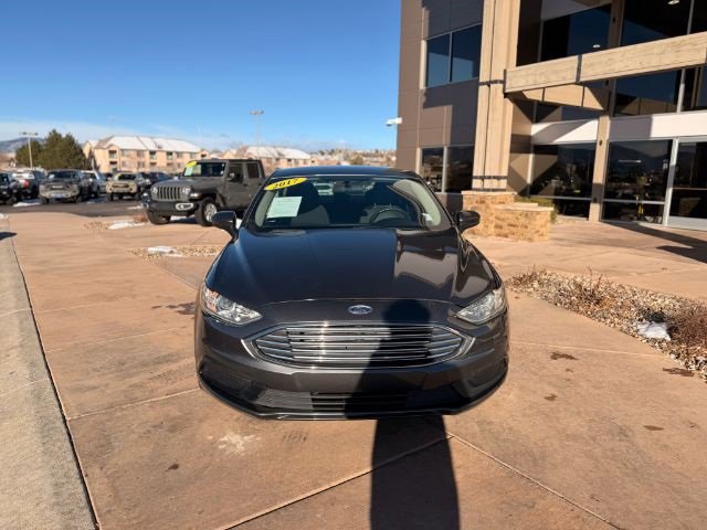 Used 2017 Ford Fusion SE w/ Fusion SE Technology Package image 2