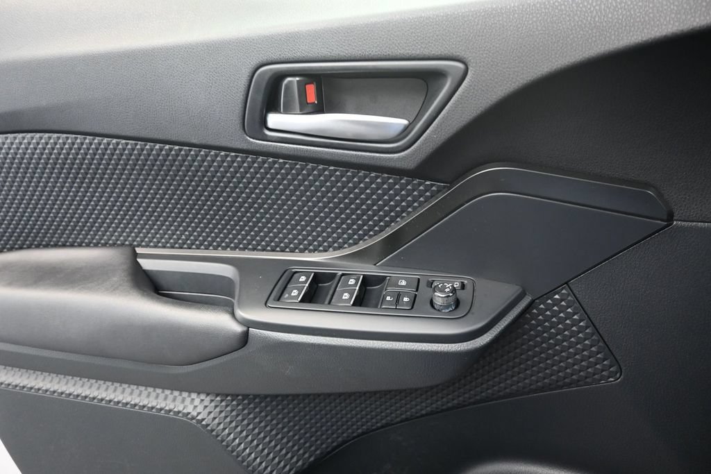 Used 2018 Toyota C-HR XLE FWD image 12