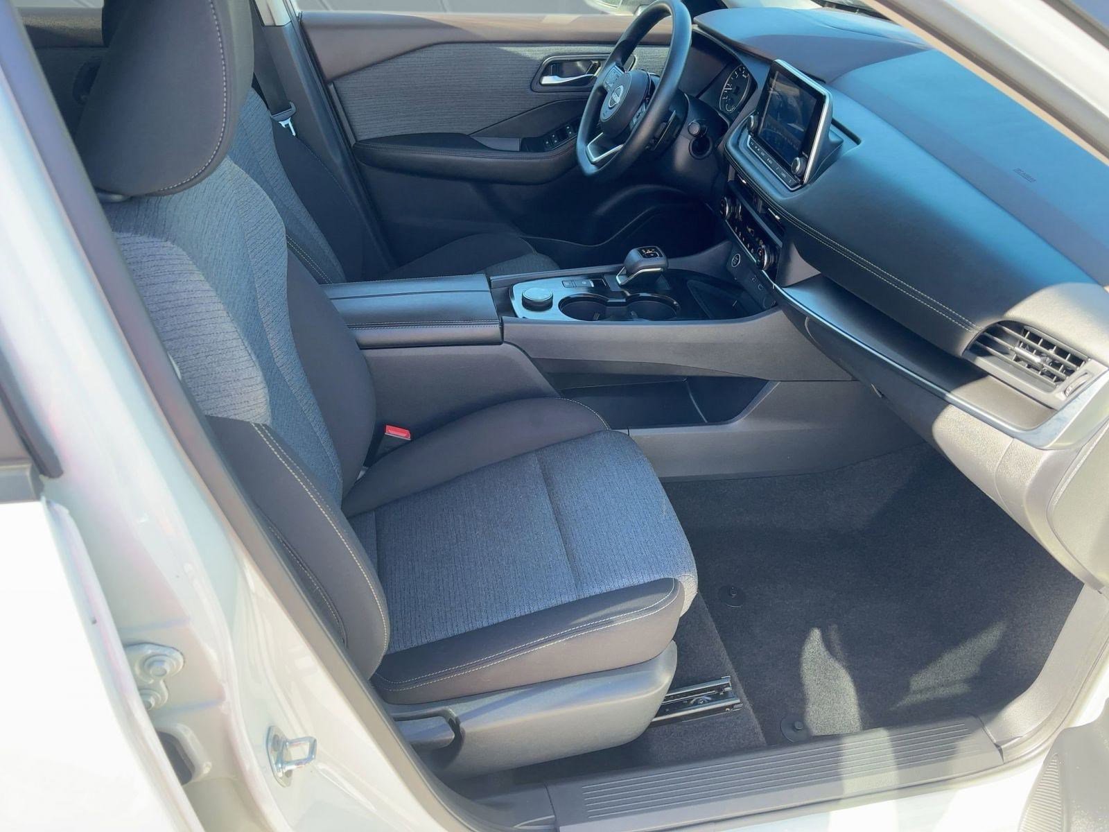 Used 2023 Nissan Rogue SV image 29