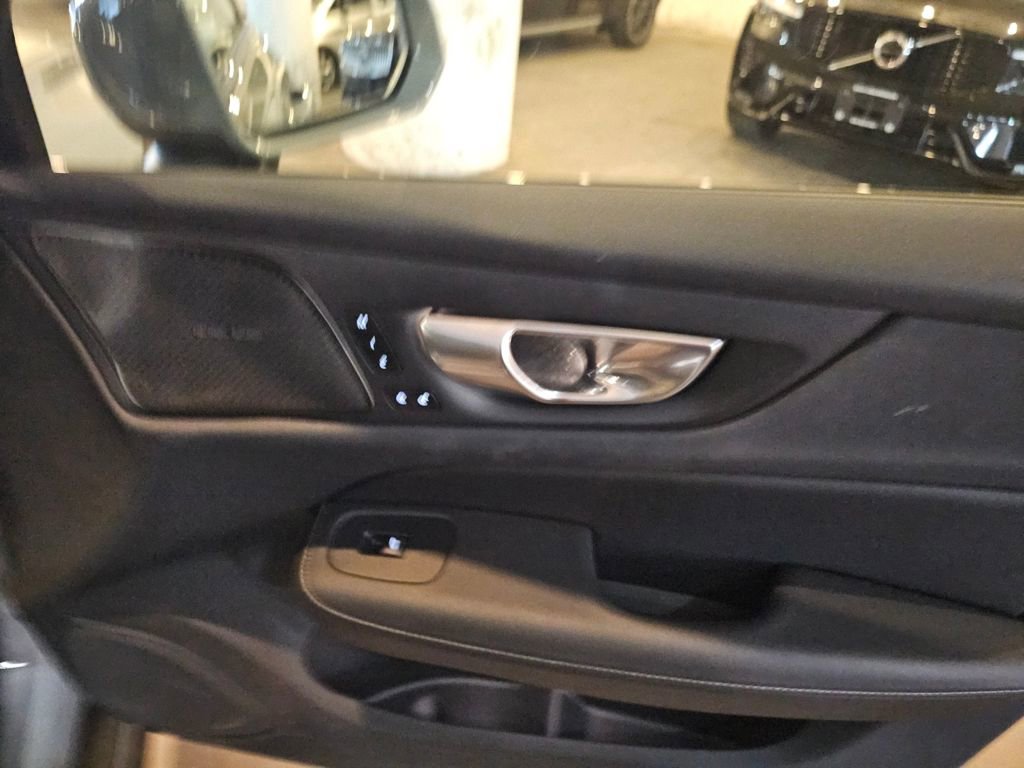 Certified 2025 Volvo V60 B5 Cross Country Ultra image 10