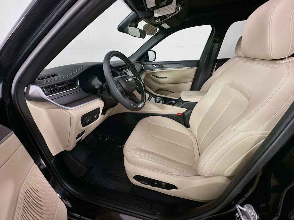 Certified 2025 Jeep Grand Cherokee Limited AWD/4WD image 33