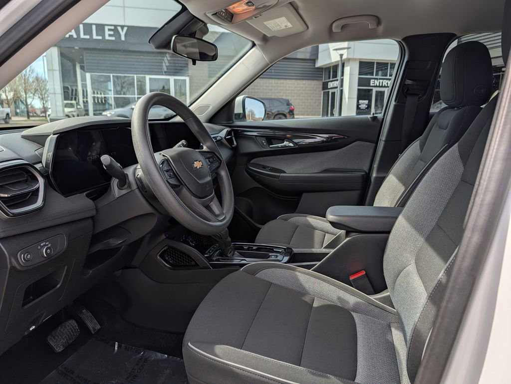 Used 2025 Chevrolet TrailBlazer LT FWD image 29