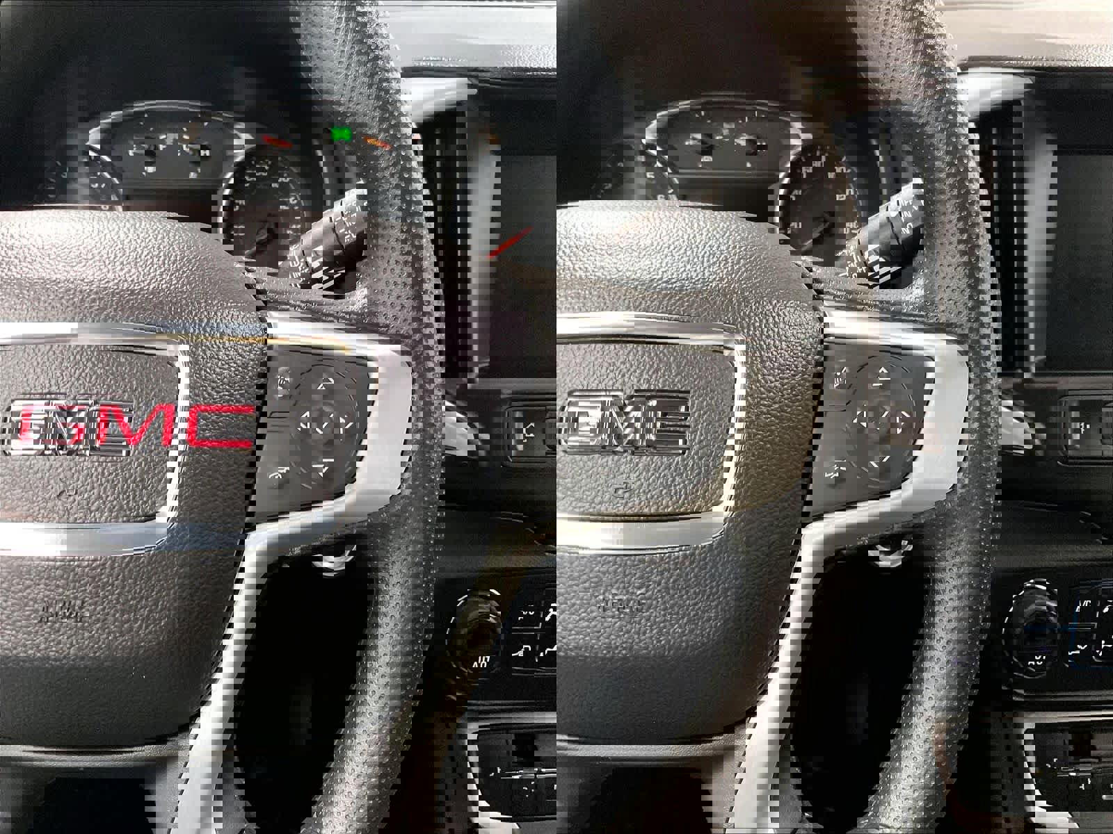 Used 2022 GMC Terrain SLE w/ Driver Convenience Package image 23