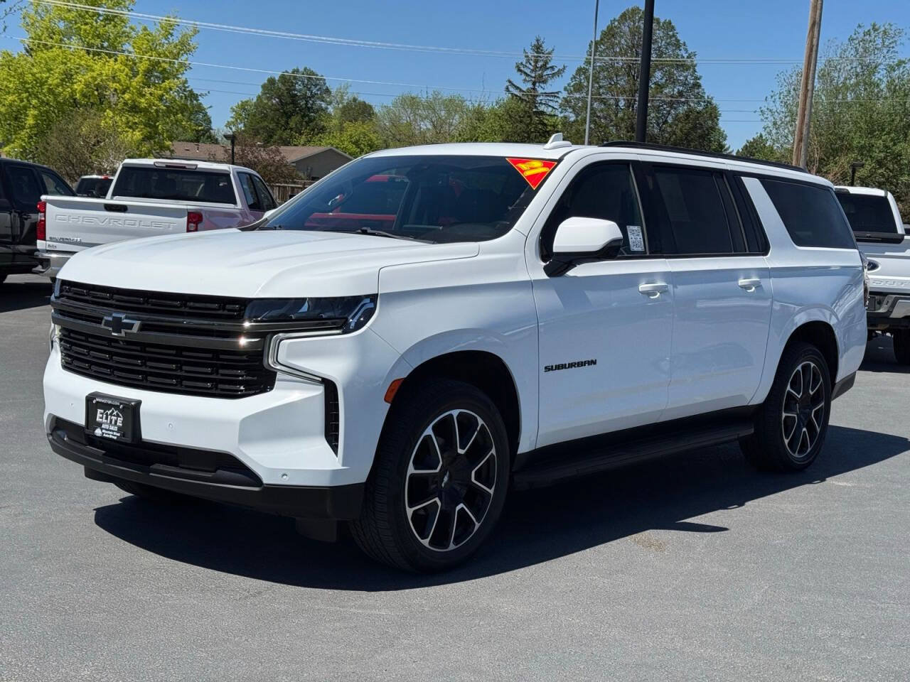 Used 2021 Chevrolet Suburban RST w/ Luxury Package AWD/4WD image 3