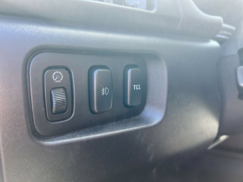 Used 2011 Mitsubishi Endeavor LS AWD/4WD image 15