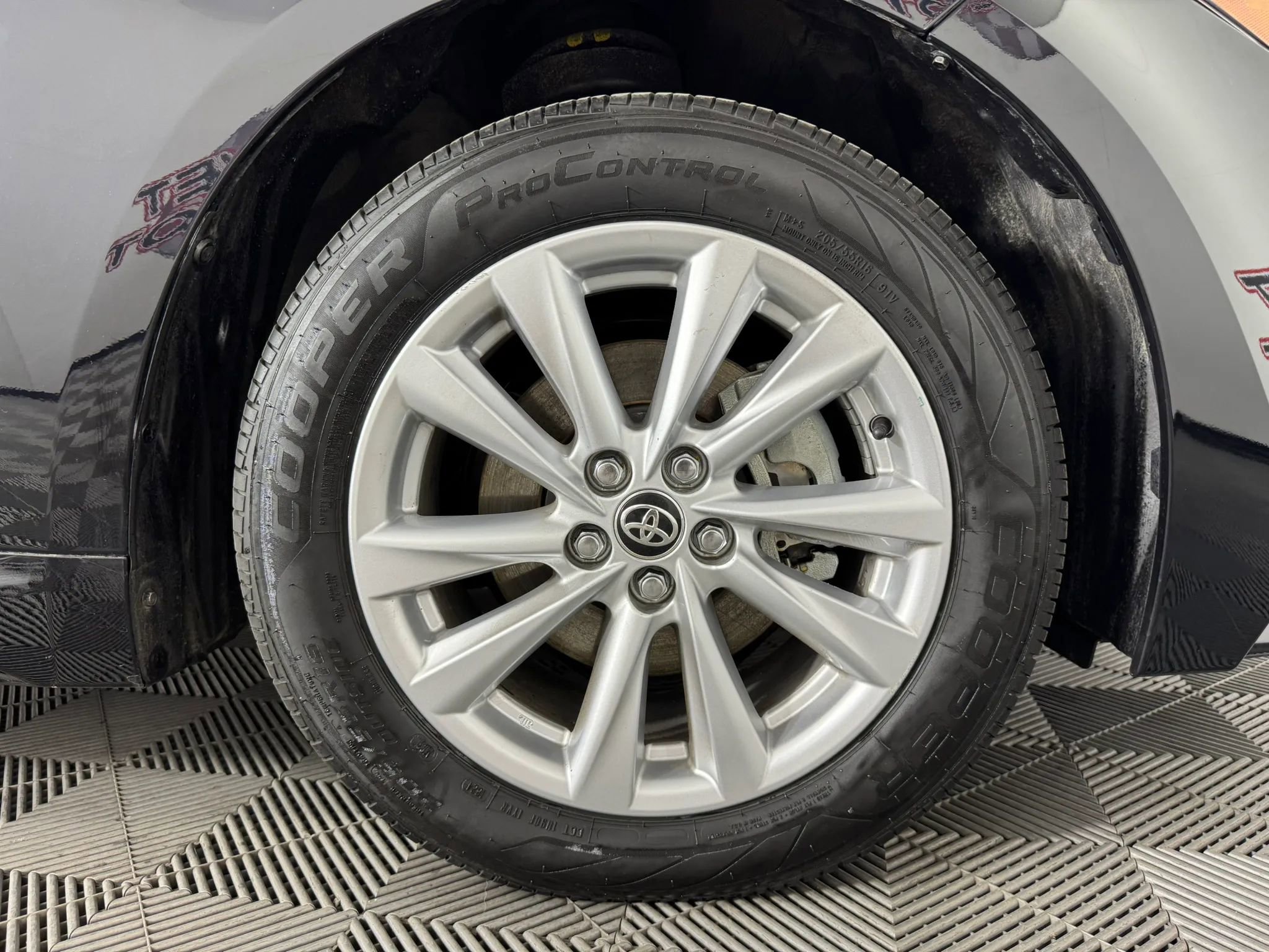 Used 2024 Toyota Corolla XLE FWD image 46