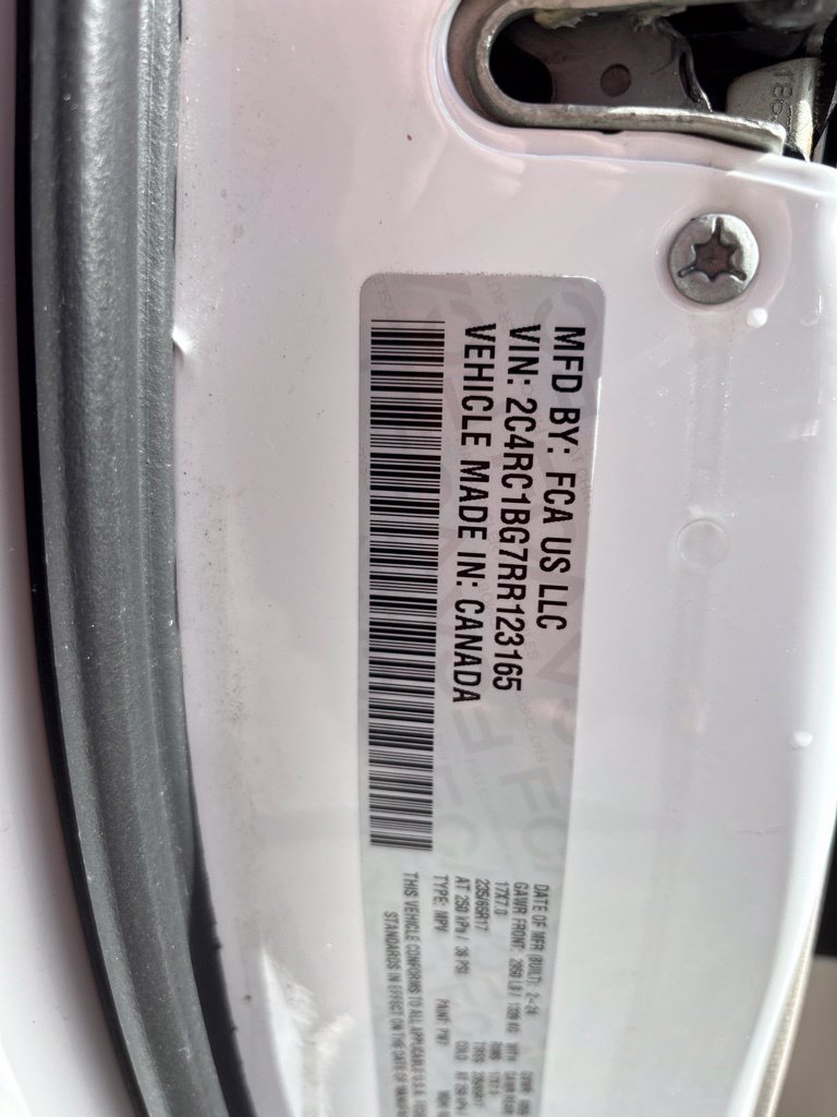 Used 2024 Chrysler Pacifica Touring-L FWD image 10