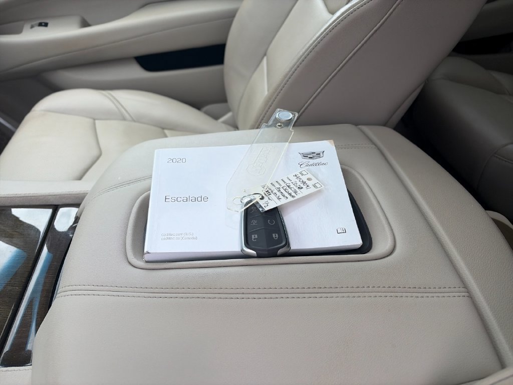 Used 2020 Cadillac Escalade Premium Luxury AWD/4WD image 9
