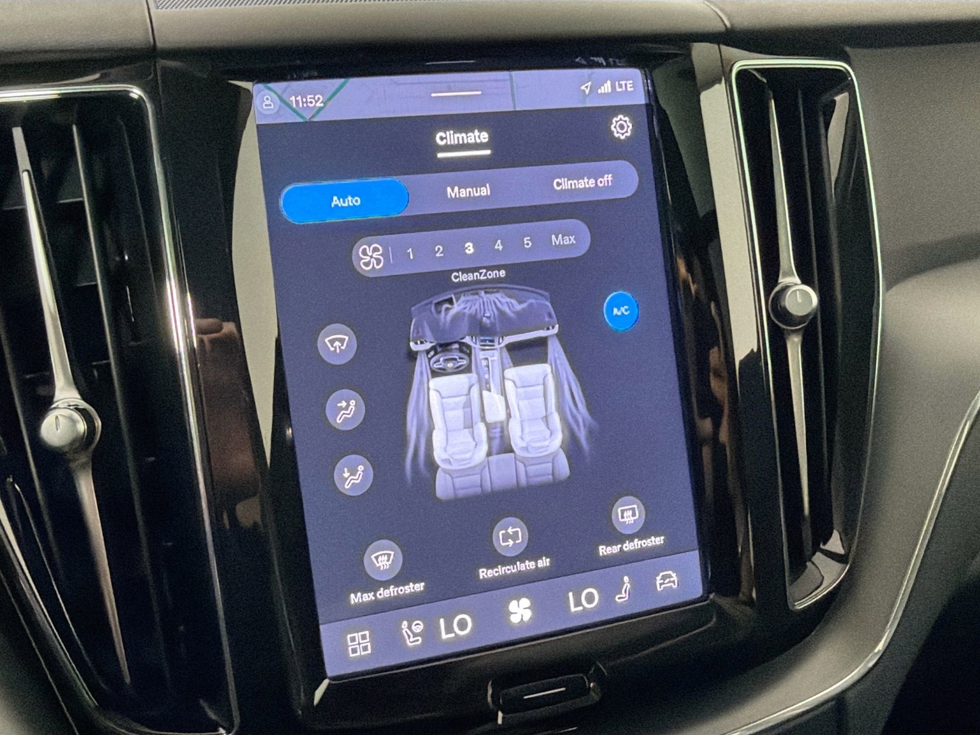 Certified 2024 Volvo XC60 B5 Core w/ Climate Package AWD/4WD image 17