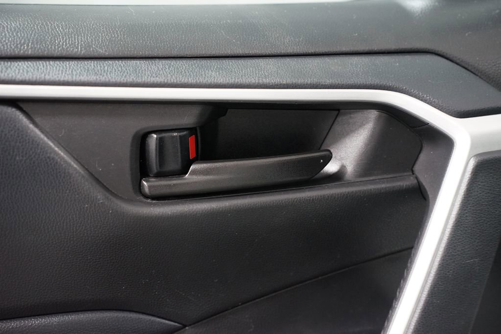 Used 2021 Toyota RAV4 LE image 29