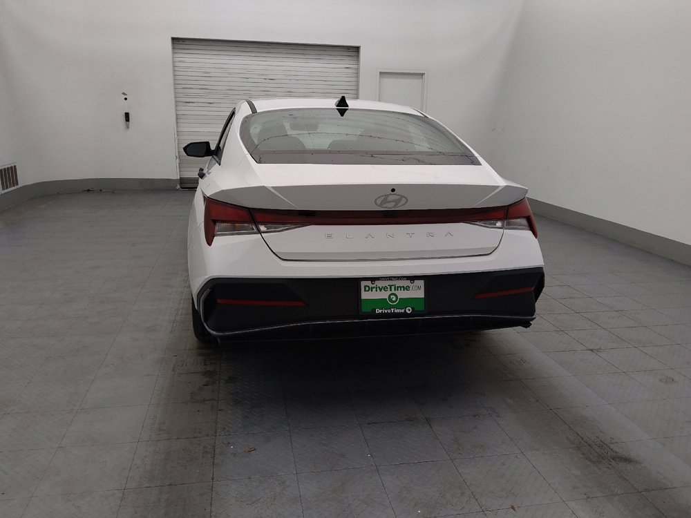Used 2025 Hyundai Elantra SE image 6