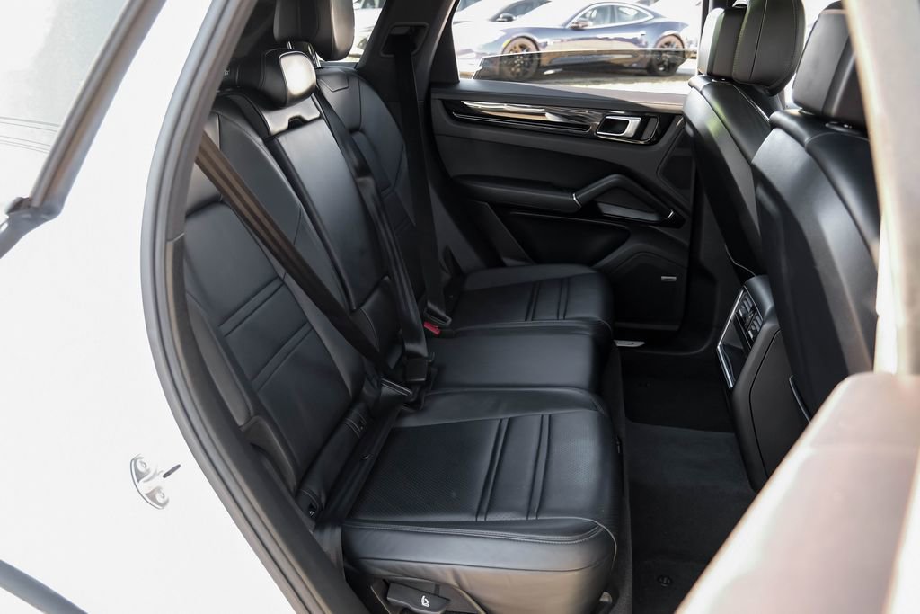 Used 2022 Porsche Cayenne AWD/4WD image 40