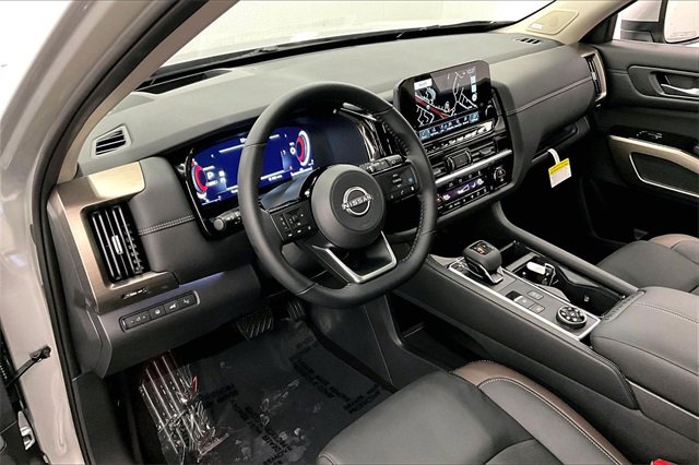 New 2025 Nissan Pathfinder Platinum image 6